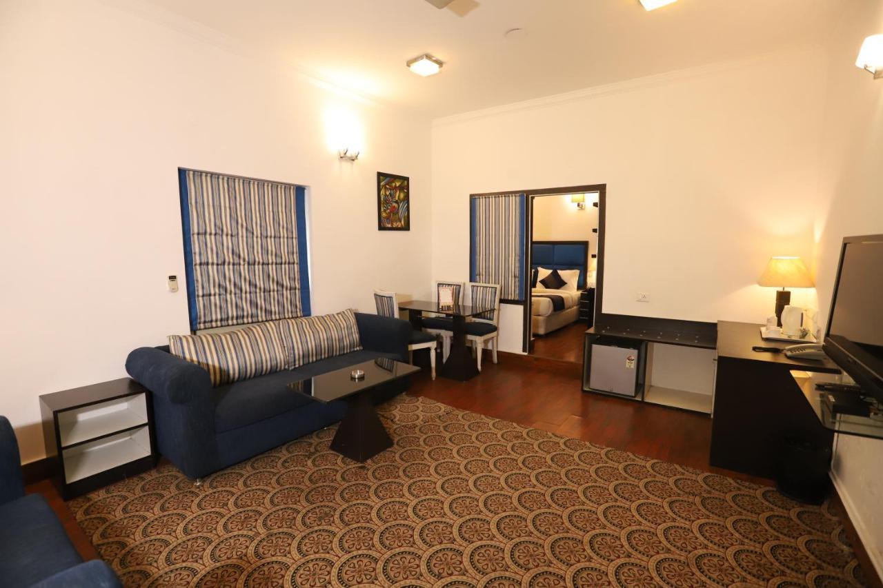 Hotel Capitol Hills - Greater Kailash Delhi New Delhi Ngoại thất bức ảnh